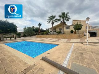 Chalet en Jubalcoi. Villa en venta en elcheelx  altabix, 5 dormitorios.