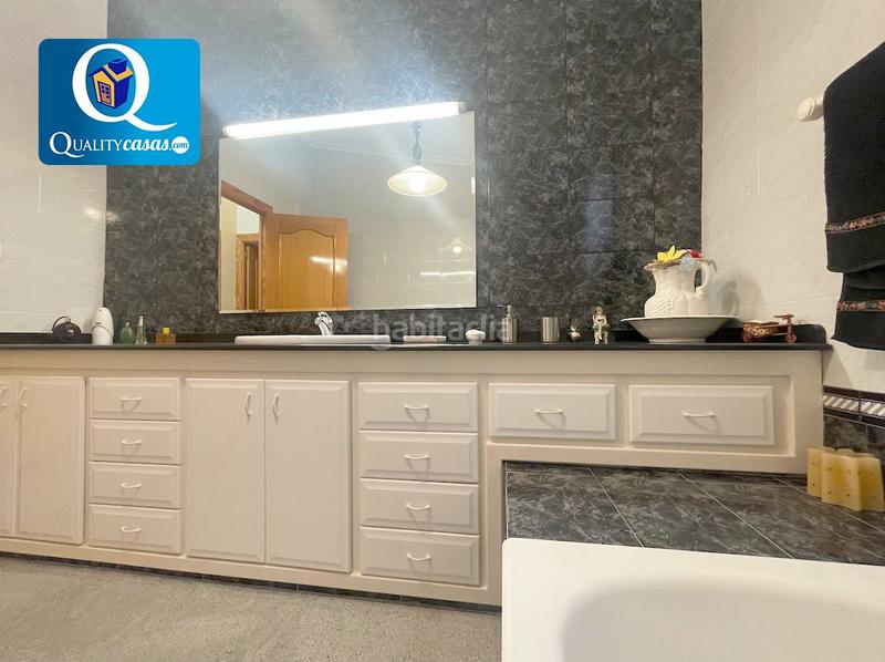 Foto 966e906f-90ac-4e79-922e-b048d88f4711. Chalet villa en venta en elcheelx altabix, 5 dormitorios. en Elche / Elx