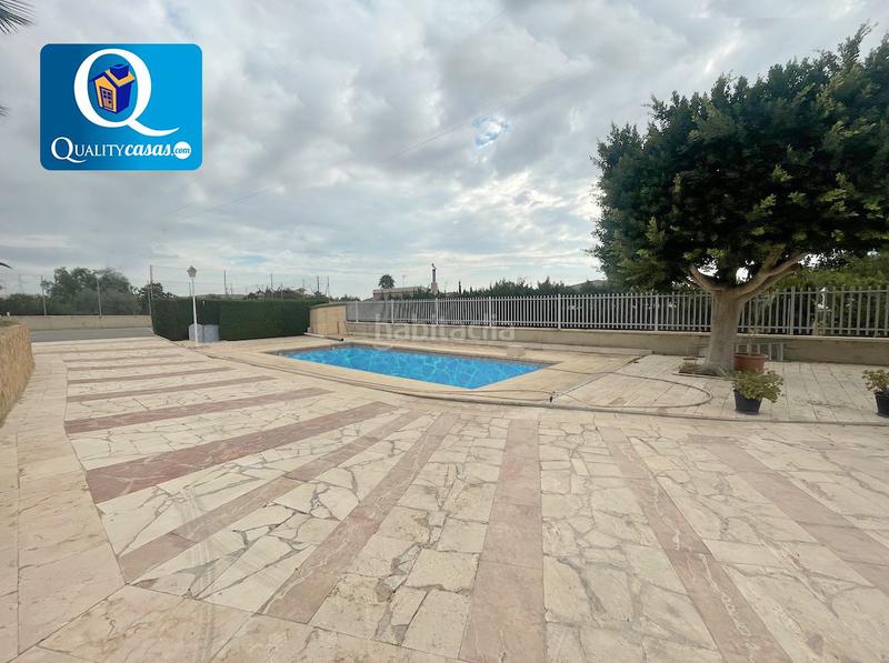 Foto a3c190ea-3400-4ac9-abe3-cb68fa9be179. Chalet villa en venta en elcheelx altabix, 5 dormitorios. en Elche / Elx