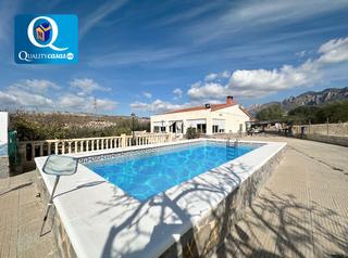 Xalet a Busot. Chalet en venta en busot, 4 dormitorios.