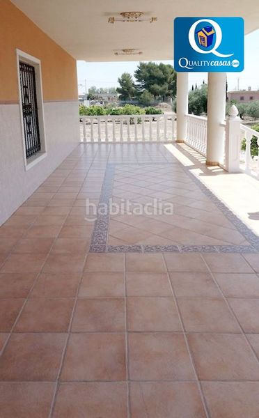 Foto f4c29e56-54ac-45b9-8af4-ab1b63a72938. Chalet avec parking dans Crevillente