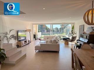 Maison jumelée à Alicante Golf. Adosado en venta en golf, 4 dormitorios.