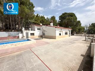Xalet a Xixona. Chalet en venta en jijonaxixona, 4 dormitorios.