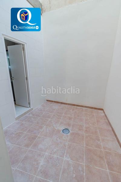 Foto 4c0b09e3-6bfc-467a-b7d7-022f17f1ab49. Local comercial a Carolinas Bajas Alicante