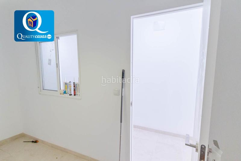 Foto 7511820a-07e5-4f64-a4c4-8f7ac3b5e28d. Local comercial a Carolinas Bajas Alicante