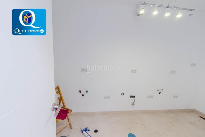 Foto 955a05b5-bfd2-41a1-9271-aecf07ea85a9. Local comercial a Carolinas Bajas Alicante