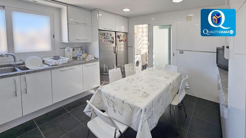 Foto 141707fc-9ecc-4d81-b76d-b1330b20f70a. Apartament amb calefacció aparcament piscina a Playa Levante Benidorm