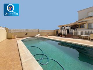 Chalet à Castalla. Chalet en venta en castalla internacional, 4 dormitorios.