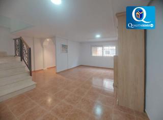 Casa adossada a Centro. Adosado en venta en san vicente del raspeig, 3 dormitorios.