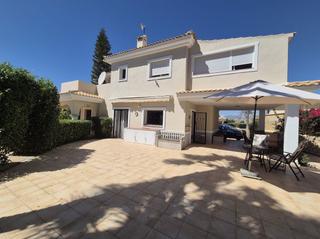 Chalet in Bonalba-Cotoveta. Villa en venta en bonalba, 4 dormitorios.