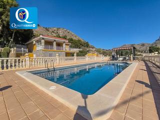 Xalet a Petrer. Chalet en venta en petrer, 4 dormitorios.