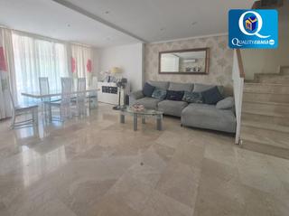 Casa adossada a Monforte del Cid. Adosado en venta en urb. alenda golf, 5 dormitorios.