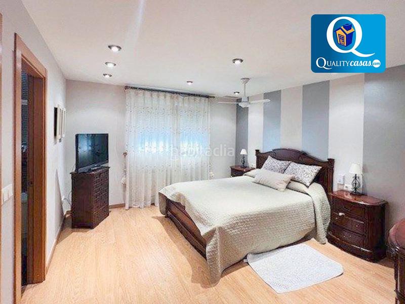 Foto 31fd8fcf-5c2a-4d5f-9095-03cd4f327f96. Maison jumelée avec parking piscine dans Monforte del Cid