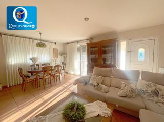Casa adosada en Monforte del Cid. Adosado en venta en monforte del cid, 4 dormitorios.