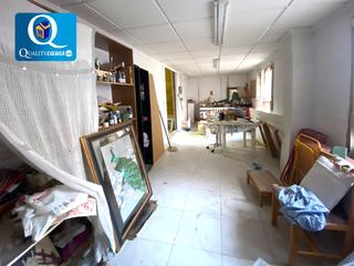 Edifici a Monòver. Edificio en venta en centro, 6 dormitorios.