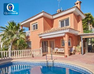 Chalet in Busot. Chalet en venta en busot, 4 dormitorios.