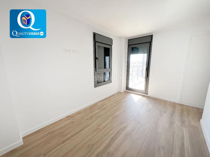 Foto 9987cf1d-85d8-4e39-886e-e51cdf12b142. Alquiler apartamento  en alquiler en playa san juan, 3 dormitorios. en Alicante