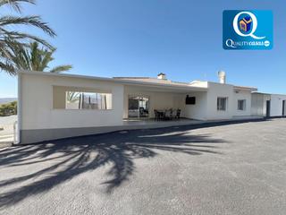 Chalet in Campo Alto-Club de Campo. Chalet en venta en elda, 4 dormitorios.