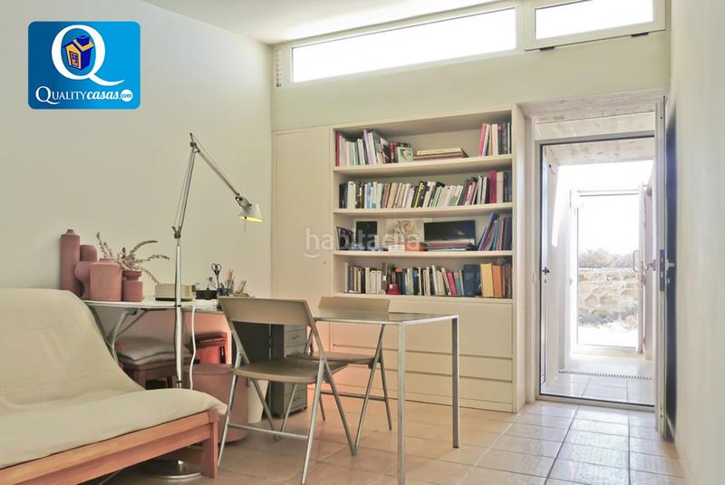 Foto d9f8fdb8-8546-4f9b-a9ef-e95952ad3c7d. Casa adossada a Tabarca Alicante