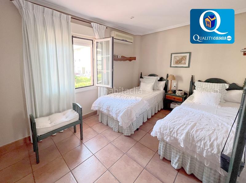 Foto 19875a77-07cd-4316-8151-504c68a92285. House with parking pool in Albufereta Alicante