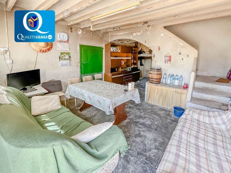 Foto 10b7c3f3-581b-42de-b9bc-06a5afc34a2e. Casa amb aparcament a Xixona