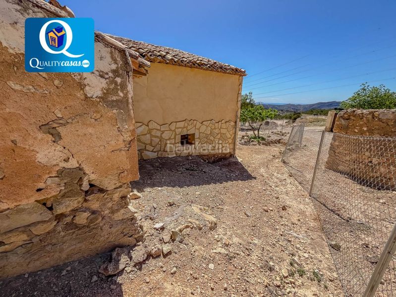 Foto 5555862a-011a-47d4-b808-2ebbb008af34. Casa amb aparcament a Xixona