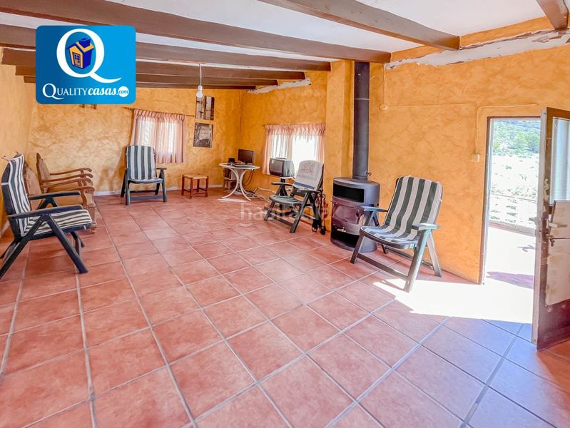 Foto a7c25198-4fb0-44d6-94b9-550f5bc05c53. Casa amb aparcament a Xixona