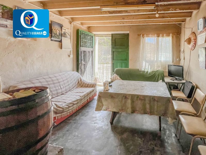 Foto e31070ff-e480-43d5-b386-3b800f74931c. Casa amb aparcament a Xixona