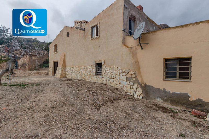 Foto f891888a-cb7e-42b0-a013-1927238fa61b. Casa amb aparcament a Xixona