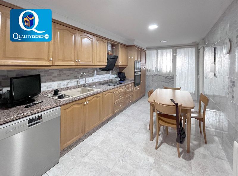 Foto f1664f18-63b5-4b40-bd25-4d5549552015. Casa amb calefacció aparcament a Xixona