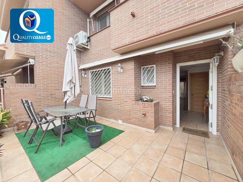 Foto 48df323d-b6aa-466d-8bf7-95985e18646e. Casa amb aparcament piscina a Tómbola Alicante