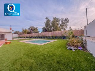 Chalet in Los Girasoles. Chalet en venta en girasoles, 5 dormitorios.