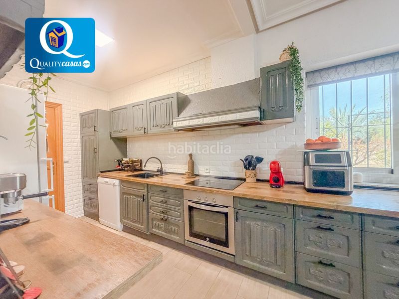 Foto 3beb6cb9-0253-471c-9cca-feb6bb49b4f0. Xalet amb calefacció aparcament a Busot