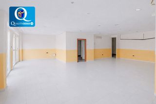 Locale commerciale in Petrer. Local en venta en centro, 1 dormitorio.