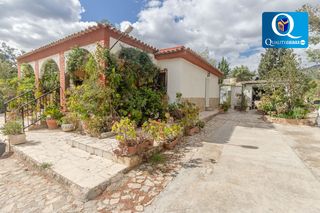 Chalet en Agost. Chalet en venta en agost, 4 dormitorios.