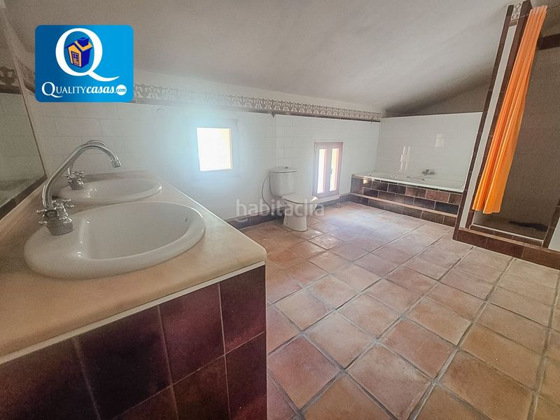Foto 18334d85-0b94-4322-86db-1b41f76497e0. Casa amb aparcament a Xixona