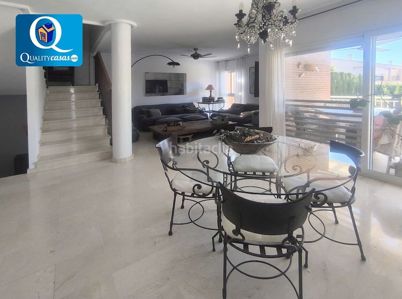 Foto a89a4558-2d37-4643-92c2-bfc0c2ed0ba1. Casa adossada amb calefacció aparcament piscina a Mutxamel