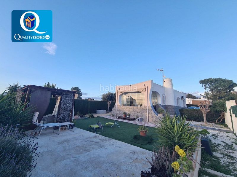 Foto c886244e-d703-4d8f-b7bf-c4b8234c6109. Casa amb aparcament a Busot