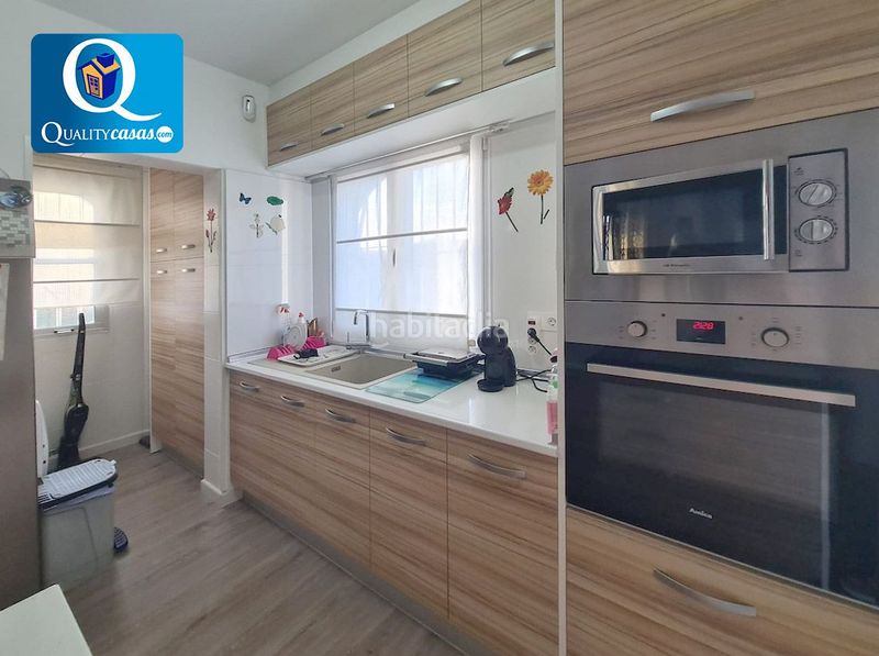 Foto f97ad2cb-69fa-48a7-b7e5-31fa37f107ab. Casa amb aparcament a Busot