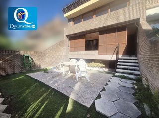 Reihenhaus in Centro. Adosado en venta en sant joan dalacant, 5 dormitorios.