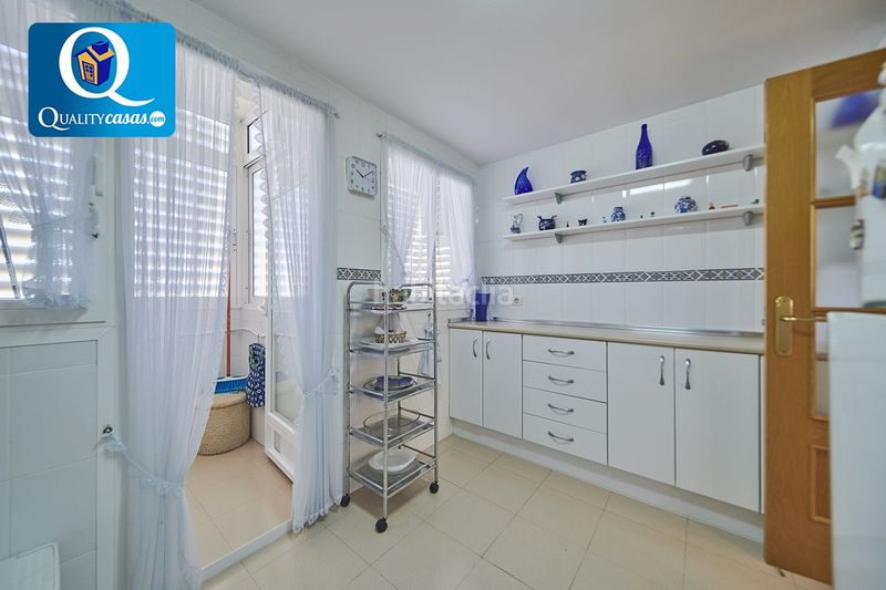Foto 34b10b3b-fcd0-4111-8c2e-0108359c0907. Apartament amb calefacció aparcament piscina a Playa de San Juan Alicante