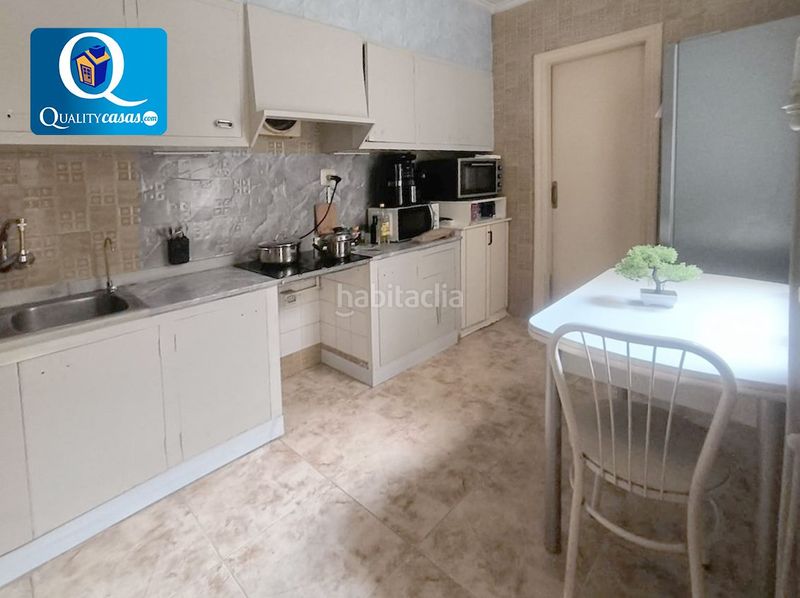 Foto aad8e958-7c2a-4ffd-b064-e9c2df2f0bc7. Casa a Centro Elda