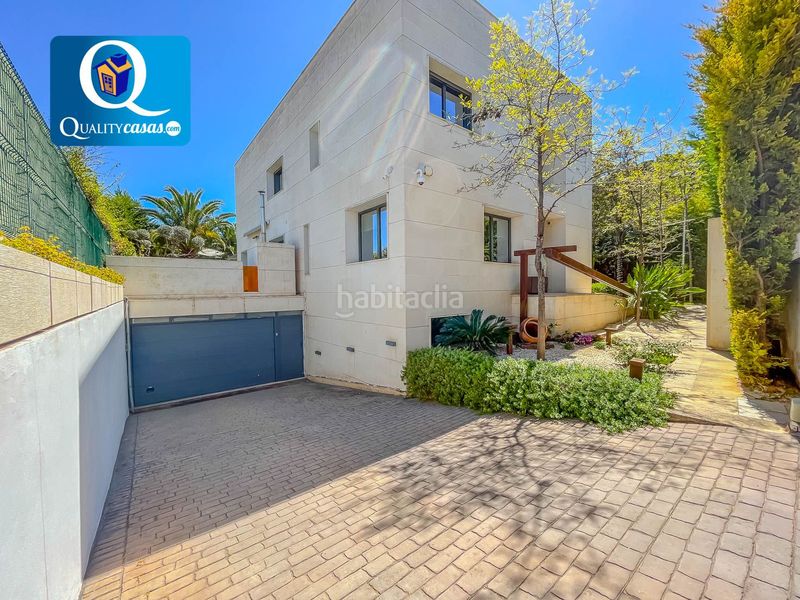 Foto 6bc538c2-4605-4451-88a7-3ed230c1af75. Chalet with heating parking in Santa Faz Alicante