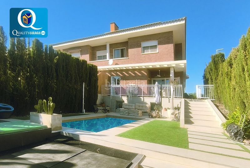 Foto e62a7701-fa1e-4e15-8c0b-3d8c1d0792ca. Casa adossada amb calefacció aparcament piscina a Mutxamel