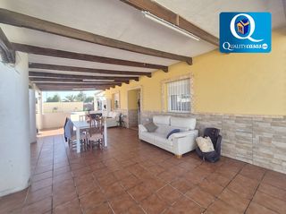 Chalet in Centro. Chalet en venta en mutxamel, 4 dormitorios.