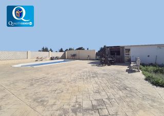 Chalet in Centro. Villa en venta en mutxamel, 4 dormitorios.
