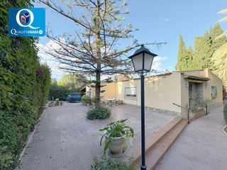 Chalet à Centro. Villa en venta en ravel, 4 dormitorios.