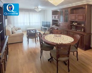 Location Appartement à Ensanche-Diputación. Piso en alquiler en centro, 4 dormitorios.