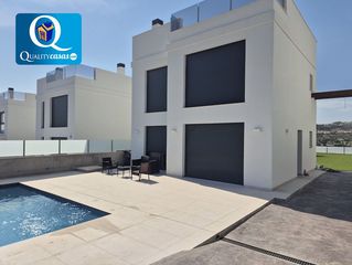 Xalet a Bonalba-Cotoveta. Villa en venta en cotoveta, 3 dormitorios.