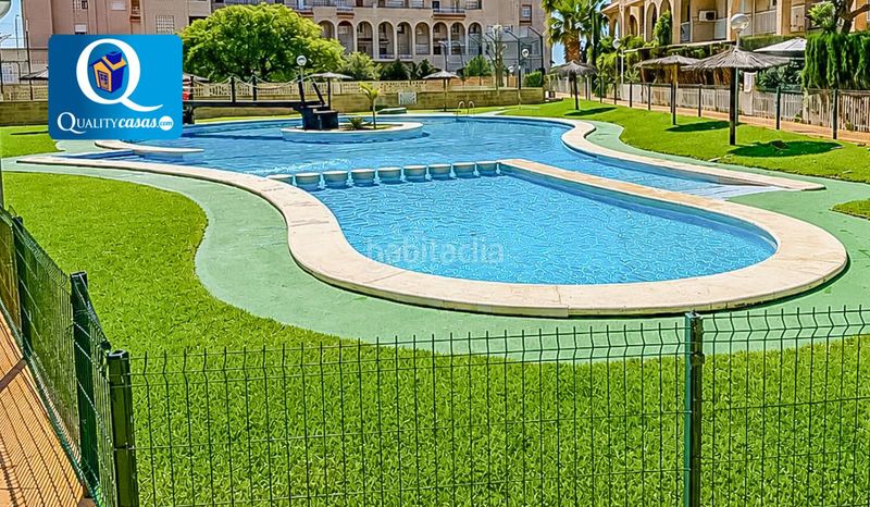 Foto b9537a78-ada1-4cd6-90f7-906c9f58d1a7. Casa adossada amb aparcament piscina a Playa Muchavista Campello (el)